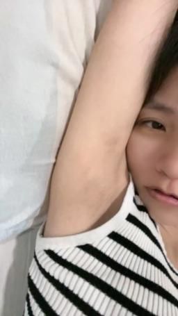 lizbaby : 露半臉看腋下
#腋下