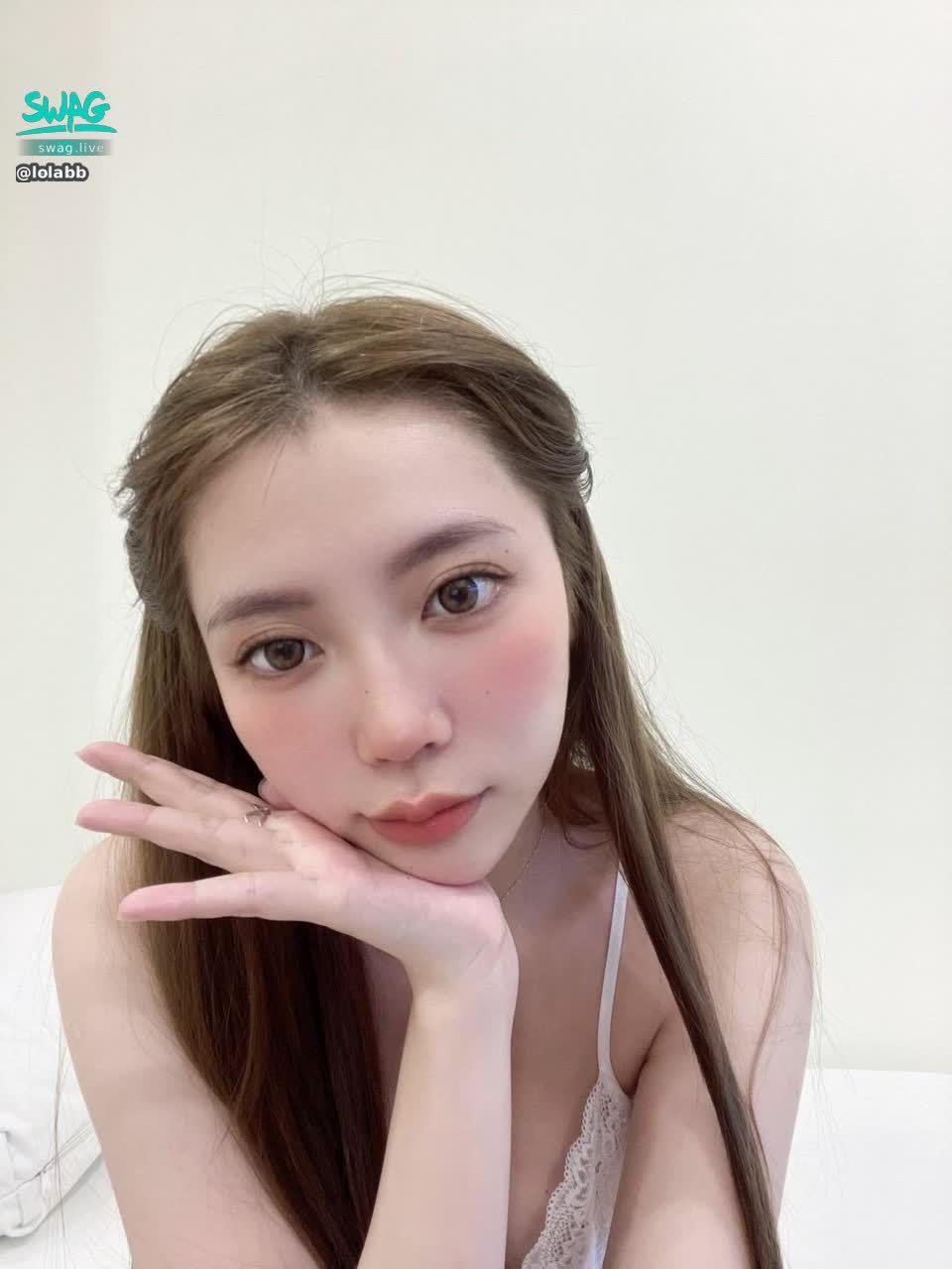 lolabb : 私訊一句「情人節快樂❤️」送一部大尺誘惑影片😈😈