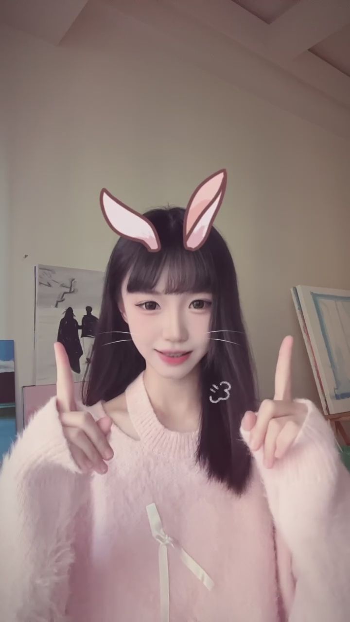 cindyy. : 小柒祝大家情人節快樂❤今天晚上別出門了 都來看小柒🤣還有情人節限定轉盤可以玩呦😈8/29 (五) 晚上10點準時上播🔥 #日常 #露臉 #可愛 #甜美 #新人 #sexy #生活 #跳舞