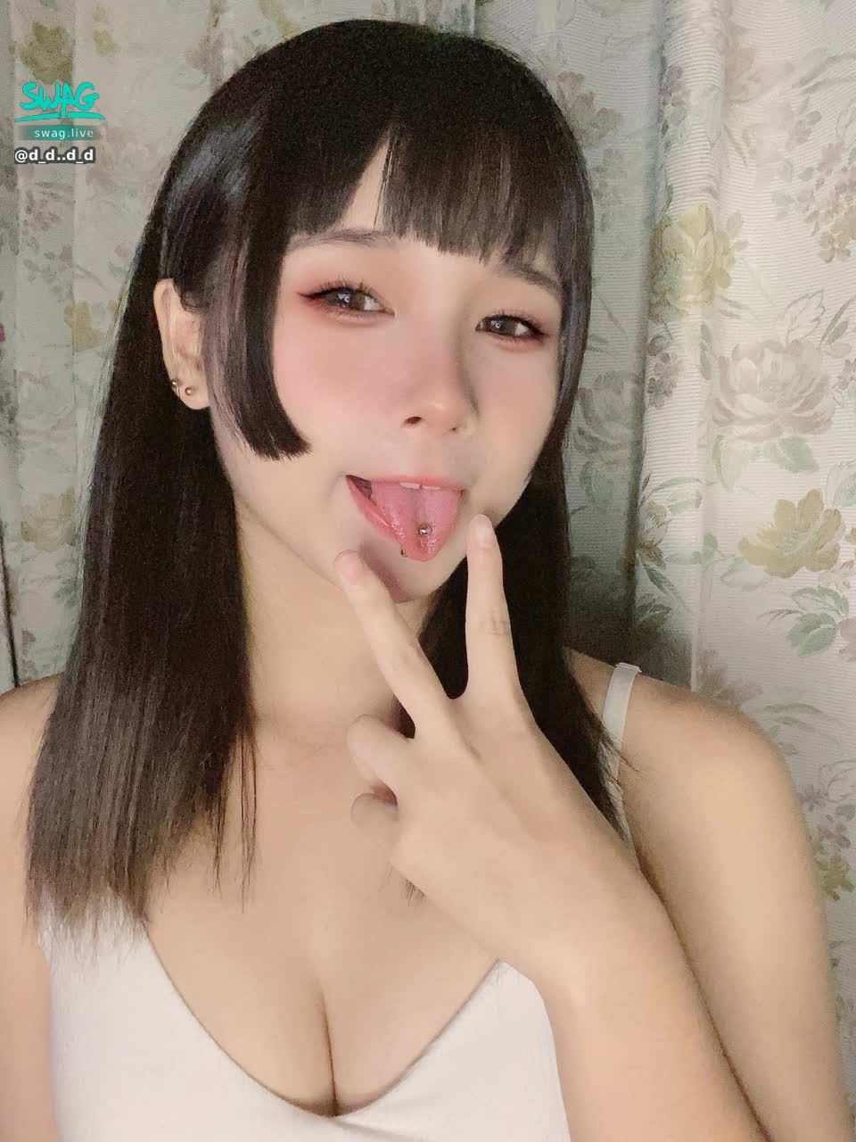 d_d..d_d : Babe 整點首播😜 快來陪我一起玩🥰🥰