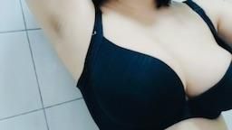 lelelina : 😗性感的撫摸腋下😆
#樂樂#乳溝#腋下#愛撫#性感#性感