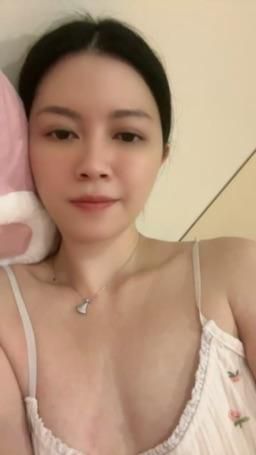 lina9999 : 準備用這天然的胸部跟你們說晚安