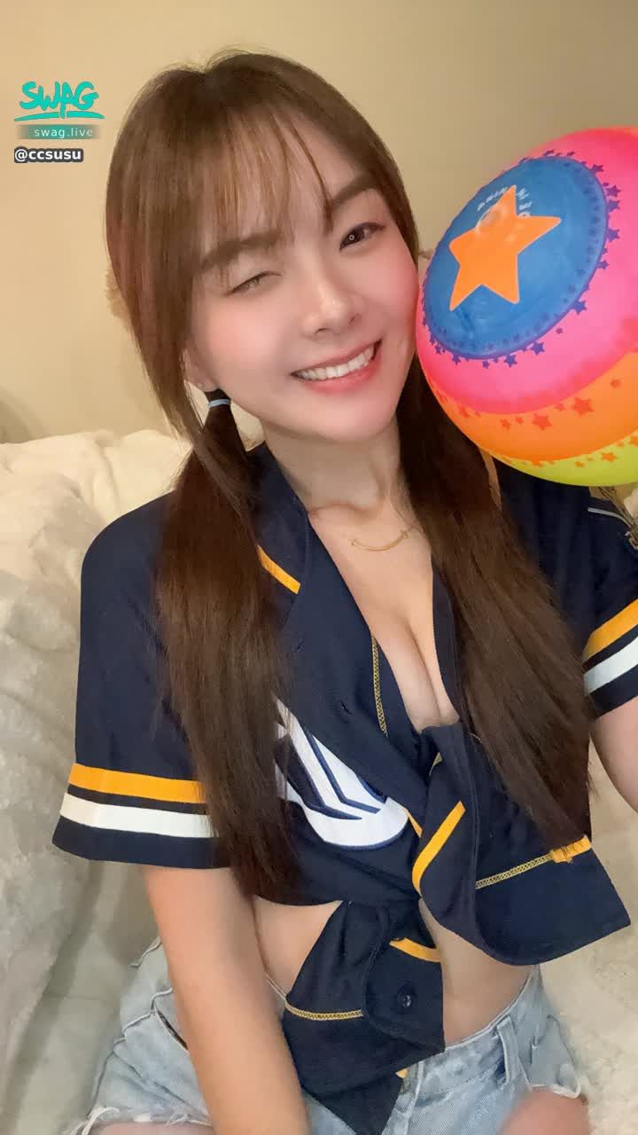ccsusu : 比賽終於結束了♥️

這16天讓我受益良多，其實在活動出來的時候，不曾想過自己能夠有這麼好的成績，非常非常感謝一路支持、陪伴、不離不棄的你們🫶🏻

也謝謝你們支撐著我，給我鼓勵、信心、溫暖，要不是有你們，我想⋯我可能還是那個沒自信的酥酥😅

這場比賽讓我收穫、回憶滿滿🥰還成立了漢堡包團隊😆（雖然是我自己想滿足自己的私慾哈哈哈）

這個成績我已經非常滿足了，一切都非常非常感謝🙏 真的謝謝大家！我要頒給每一位都有來支持酥酥的粉絲們，給你們一人一個冠軍🏆獎盃😆😆😆

希望大家繼續陪伴我，讓我們在一起的世界充滿和諧和開心🥰我也會繼續努力加油～💪🏼
讓大家看到我可以讓白天的辛苦都釋放掉♥️
酥酥會抱著感恩的心情～更努力不懈‼️

大家創造了如今的酥酥，酥酥也會為大家創造美好、開心的生活🤪誰都不可以跑～缺一不可🫵😈😈😈

酥酥要在此特別感謝漢堡包團隊們♥️
一席話
leader
Fancy
嘟嘟臉
咖啡哥
大叔

如果沒有你們，也沒有今天的酥酥💕
