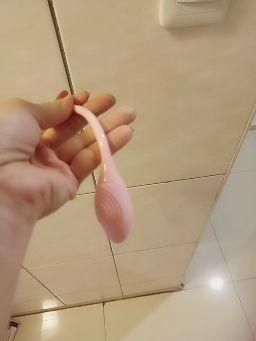 yourleye : 玩具被玩的濕濕的🤤有哥哥弟弟想要舔一下的嘛😋