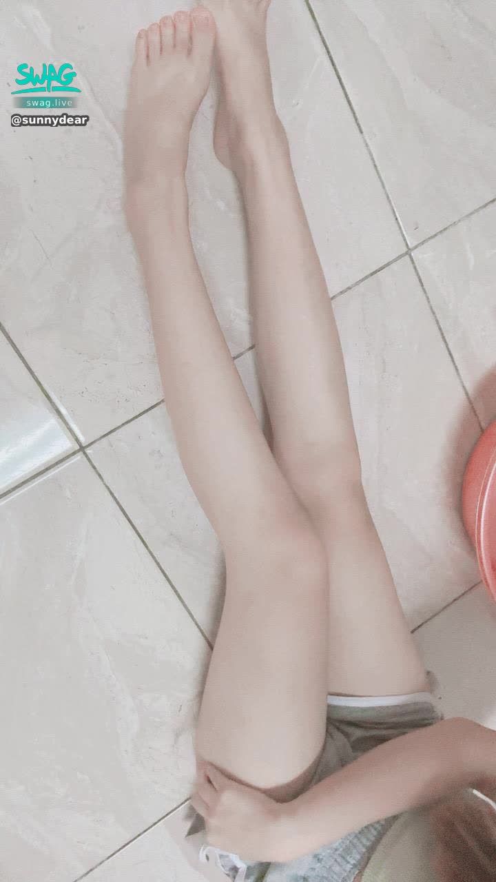 sunnydear : 免鑽福利照😍腿控哥哥的最愛❤️
這裡有人是嗎？？？