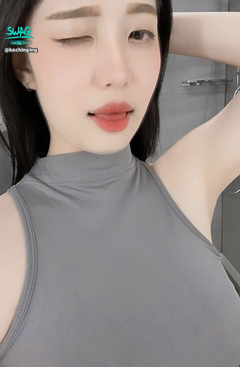 kachinging : 這舌頭太俏皮了👅
好久沒舔甜甜的棒棒糖🍭