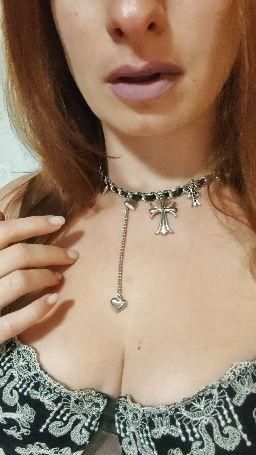 julielove : charming voice, big boobs