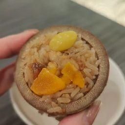 yourleye : 宵夜場😁這個竹筒飯好迷你呀😋