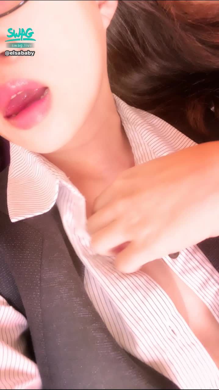 elsababy : 早安呀❤️嘴巴是不是可以塞個什麼東西進來！