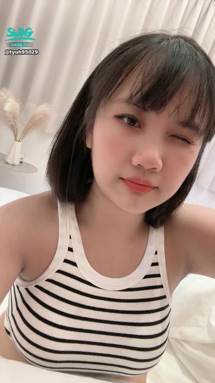tyuh95029 : 謝謝各位葛格陪伴
明天也會開直播噢，記得陪我❤️
#露臉 #sexy #大奶🔥