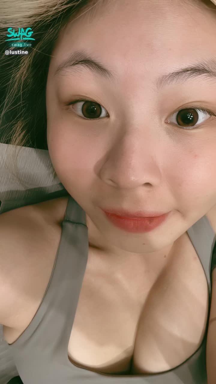lustine : 睡覺前趕快發🍑
今天上班瘋狂打哈欠，打拳也都軟綿綿的
感覺沒有完全休息好呢😭
3號晚上打泰拳
4號晚上要做房間的最後整理
5號要剪頭髮跟慶生
好忙好忙呀😵‍💫
6 7號會盡量早睡早起的上來
8號就是春嬌正式開學啦！

接下來會以學生為主業，希望志明們能體諒春嬌碩士生忙不過來的時候。

不過春嬌也會努力讀書，兼顧健康，更好的見面🧡