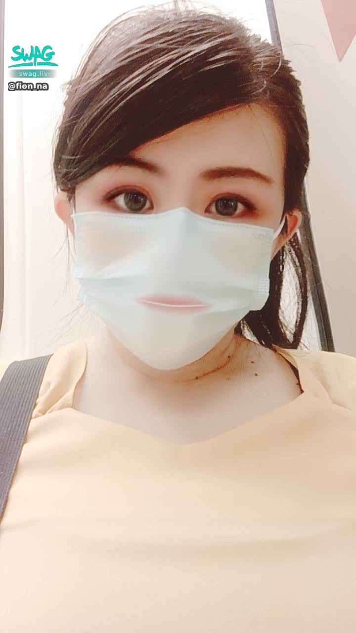fion_na : 正在搭捷運的薇薇Babe