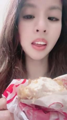 lovemeredith : 吃我最愛吃的雞排，但你的最好吃，要不要交出來
