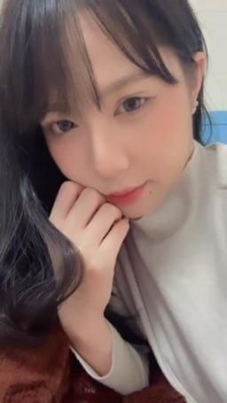_xiaokui. : 小葵目前因為身體不舒服人在急診⋯
所以今天可能無法上播了😭
等小葵好了就再跟寶寶們相聚！
