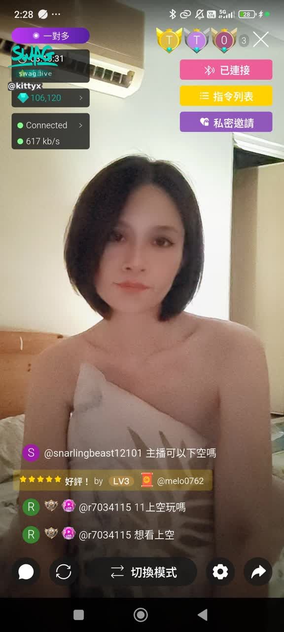 kittyx : 喜歡我的鎖骨嗎？😍😍😍猜猜我上身是怎樣Babe