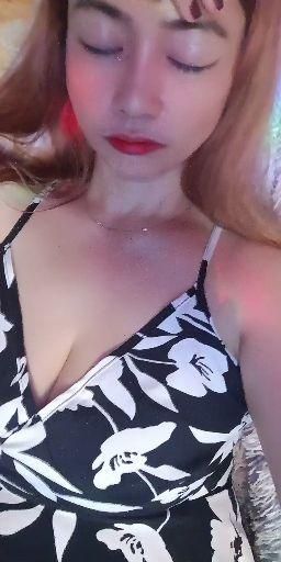 nathalisse : I feel sexy on my hotty dress 😂😋
