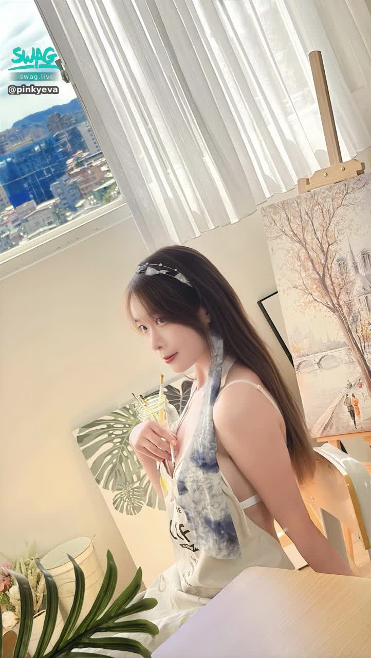 pinkyeva : 攝影側拍～藝術生氣質☺️
