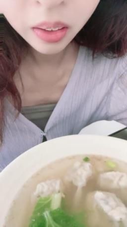 lovemeredith : 喝餛飩湯，不飽怎麼辦，想要你的雞，可以嗎？