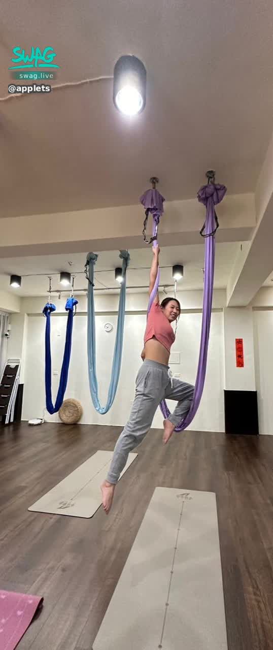 applets : #第一次空中瑜伽
# 2隻手抖到不行
#上一次課休息一星期
#太胖了要Babe練好體態