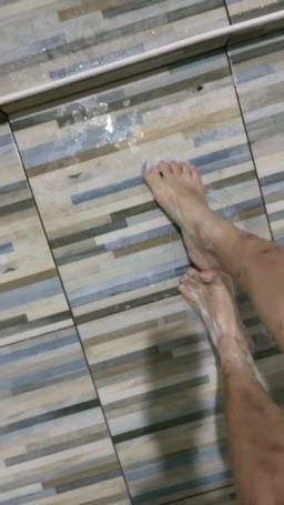 pollyunholy : Bubble on my feet 👣 #foot