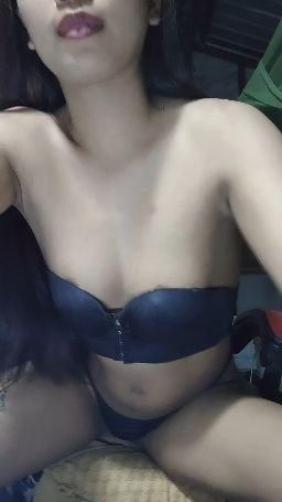 modelll : **4. “Don’t watch me if you’re weak — I destroy good boys.”
中文:别看我,如果你太弱。我会毁掉你这种乖乖男。