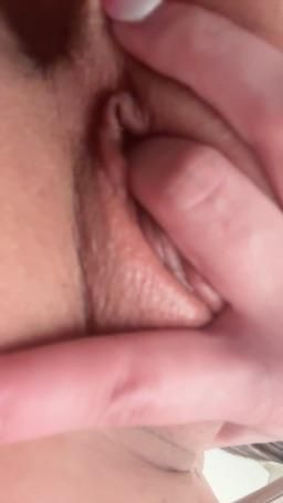 livybaby : 自慰🤏手指的抽插特寫