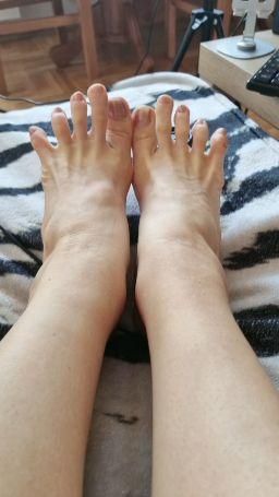 lessikitty : feet, cute toes