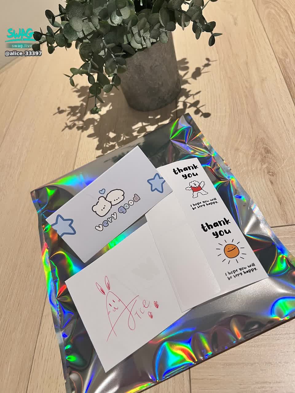 alice_333977 : Alice都有認真穿喔 所以還沒收到的寶們
謝謝你們耐心等我🫶🏻

每件都有精美獨立密封袋 
不透光的外包裝 隱私性滿分💯
香香卡片+兔兔簽名
總之是不是超可愛⁄(⁄ ⁄ ⁄ω⁄ ⁄ ⁄)⁄