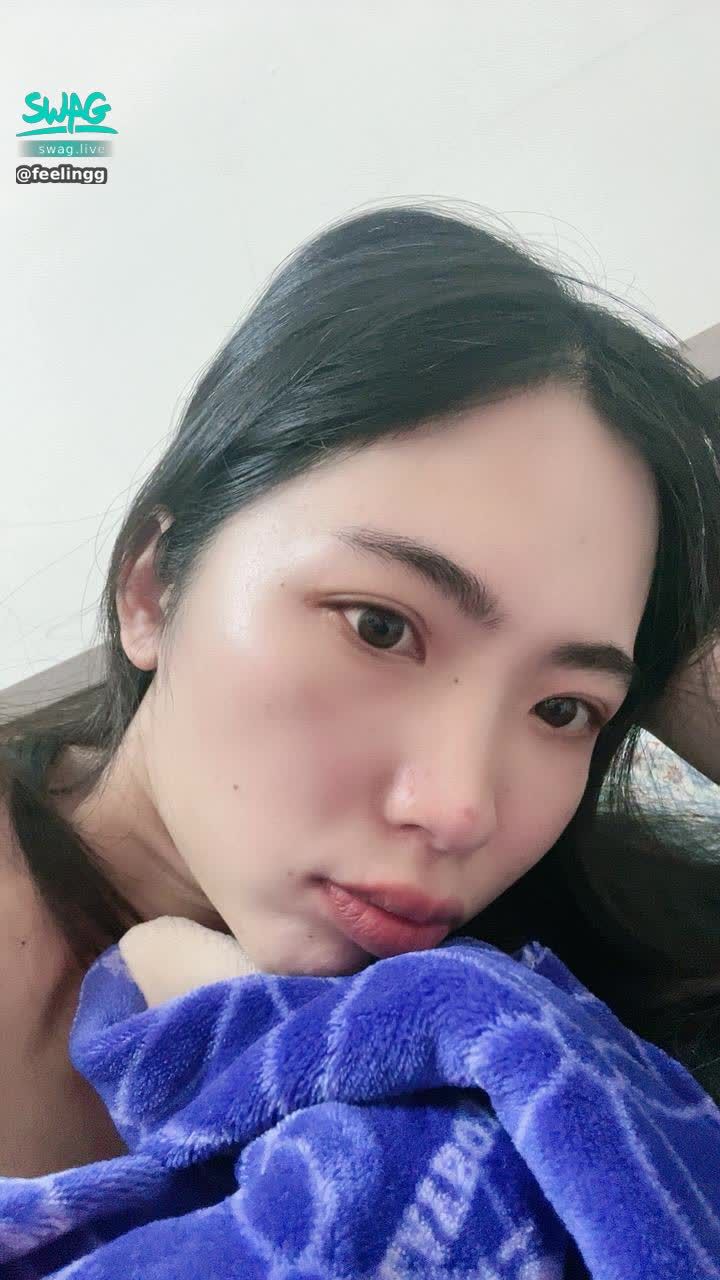 feelingg : 午安哥哥們在做什麼？有沒有想我☺️