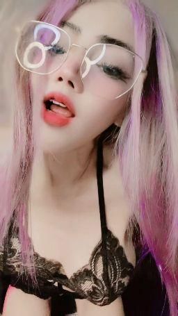 liinda : My love for you is like diarrhea, holding it in is impossible.🍑🍑