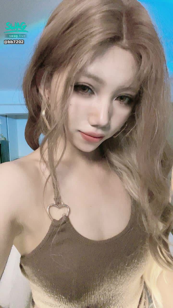 bb7202 : 美少女来啦通通闪开