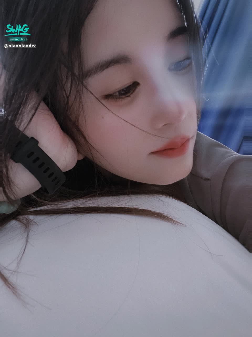 niaoniaodeai : 今天的袅袅是只不开心的忧郁鸟 😔