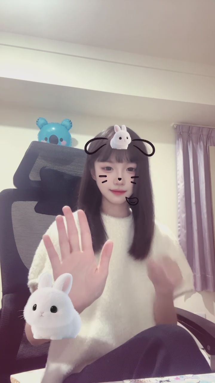 cindyy. : 加入快滿一個月囉🌸快來幫我想一下要辦什麼活動❗有採納你意見的話~我會給你福利呦❤ #新人 #活動 #福利 #露臉 #日常 #可愛 #甜美