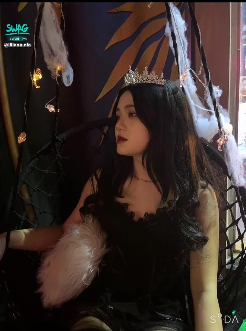 liliana.nia : 想要我當天使還是惡魔😈全交給你決定👀對我不夠大膽，怎麼看得到更私密的我呢？ #sexy #性感 #生活 #騷 #大奶🔥 #露臉 #巨乳
