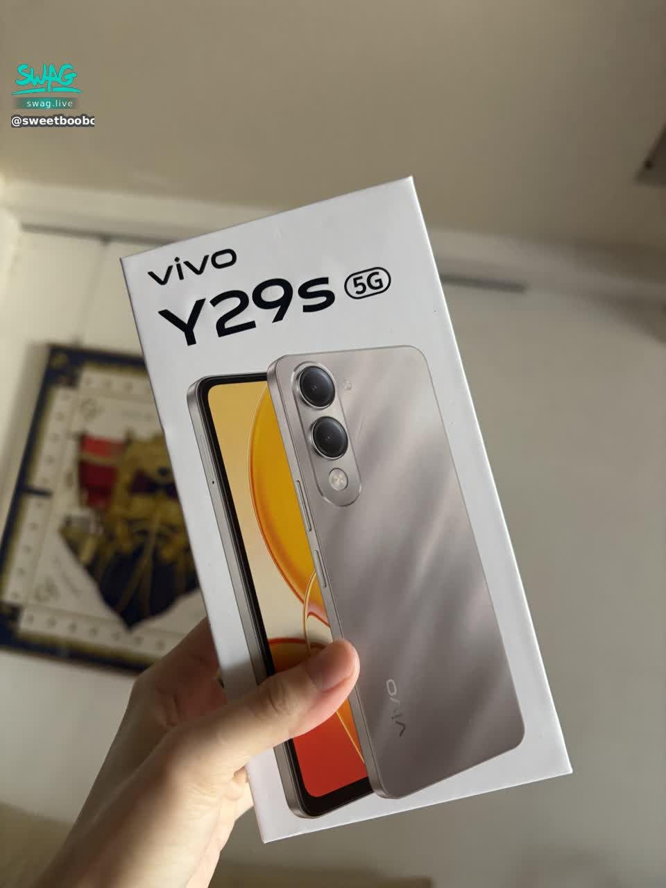 sweetbooboo : 🥲謝謝龍哥寄了一台手機給波波直播✅
超愛你的啦！
波波快要開始直播惹～～
生日活動下回揭曉🫶
