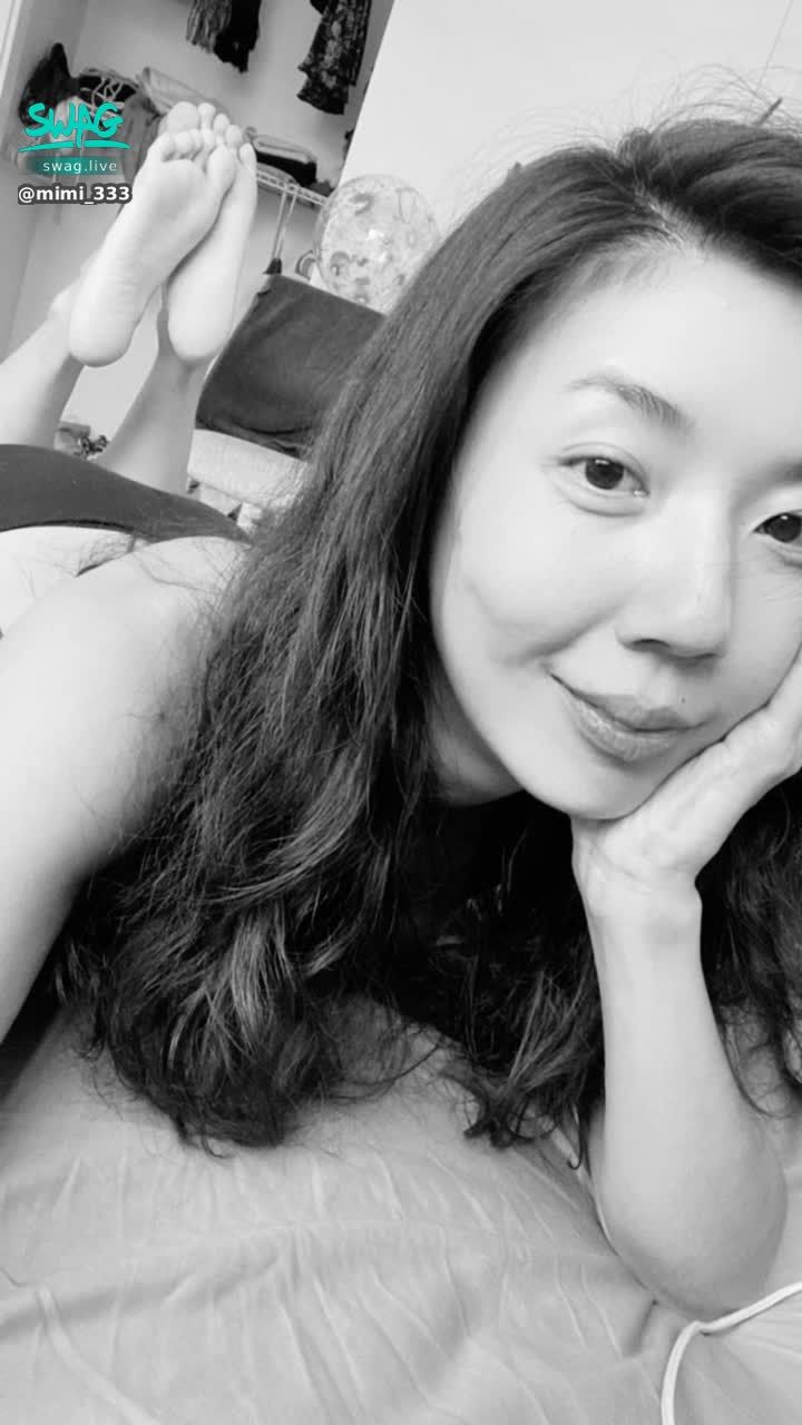 mimi_333 : 上一篇是直播預告唷

時差關係
如果我有遲到
稍等我一下呀

and 很多時候貼文預告消失
是「被」消失喔….

記得開啟小鈴噹以利我們相會