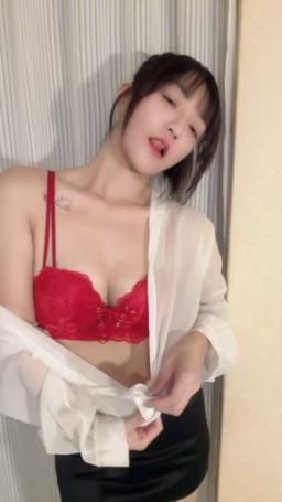 fifibee : 襯衫慢慢脫🫣露出色色內衣好性感
