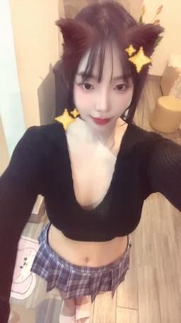 yunakim : 淫蕩的女學生