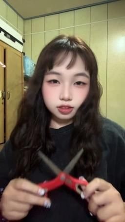 mumuuu_ : 剪個高端一點的影片
高級一點