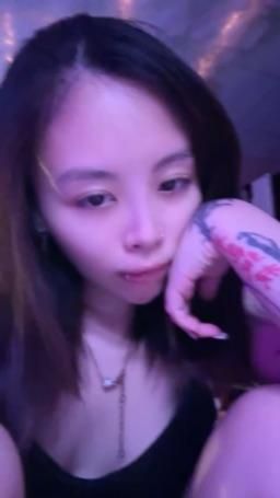 quellaa : 好久沒直播了😵‍💫六點記得來找我♥️