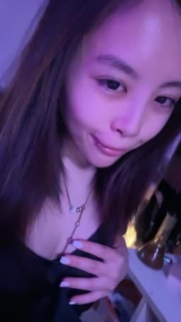 quellaa : 自己捏一下🤣好像有變大🤣