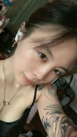quellaa : 下午隨機開播記得來看我❤️心情好有表演😘