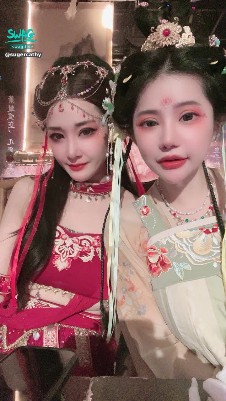 sugercathy : 這次和我姐妹一起上海遊，辦了古裝，好看嗎🫶🏻🫶🏻