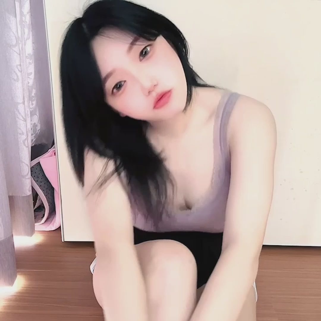 bunny0629bh. : 超久沒開播了😅因為上班真的太累...平常私訊我還是會回的❤可以多跟我聊天或是要影片呀🔞 #露臉 #可愛 #巨乳 #sexy #性感 #生活 #大奶🔥