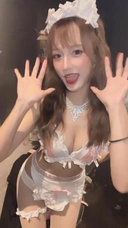 emily_babies : 嘿嘿😈喜歡這套服裝😍小哥哥喜歡嗎💕