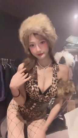 emily_babies : #sexy #性感 #露臉 
豹紋主題😈