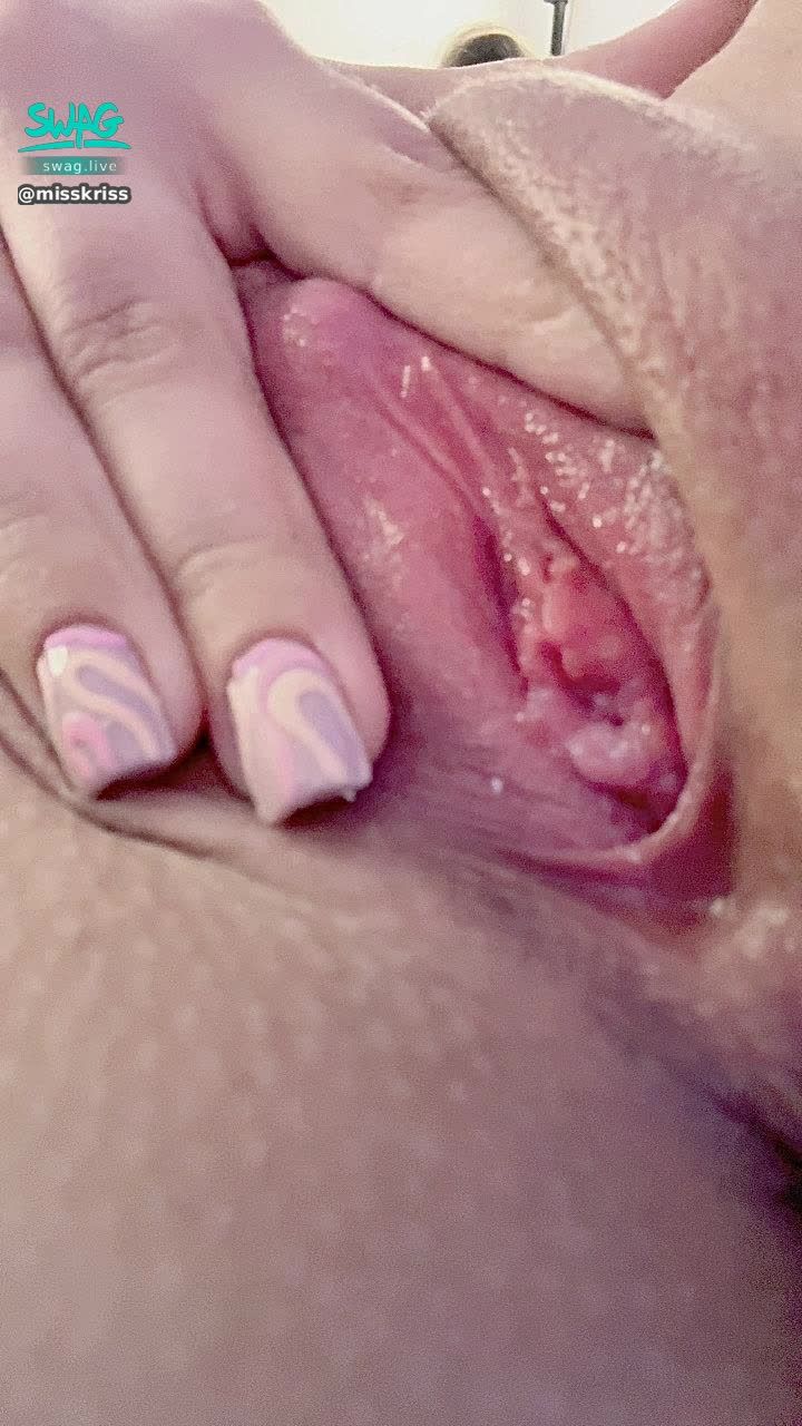 misskriss : waiting your tongue Babe