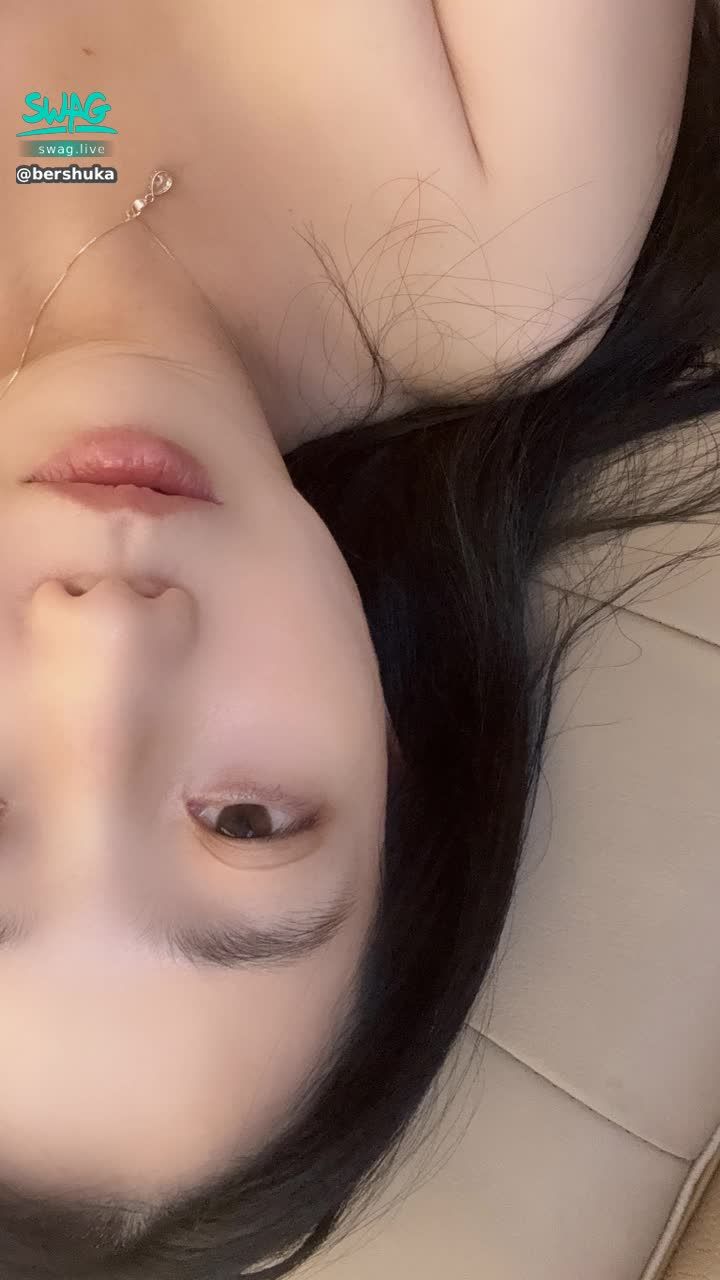 bershuka : 過勞day4⋯ 要出門了⋯ 希望今天晚上可以如願直播陪大家🤍