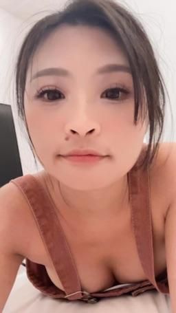 bbb.36.2001 : Babe
這兩天都是中午跟大家一起午餐唷😋
來聽歌嗎🎤
