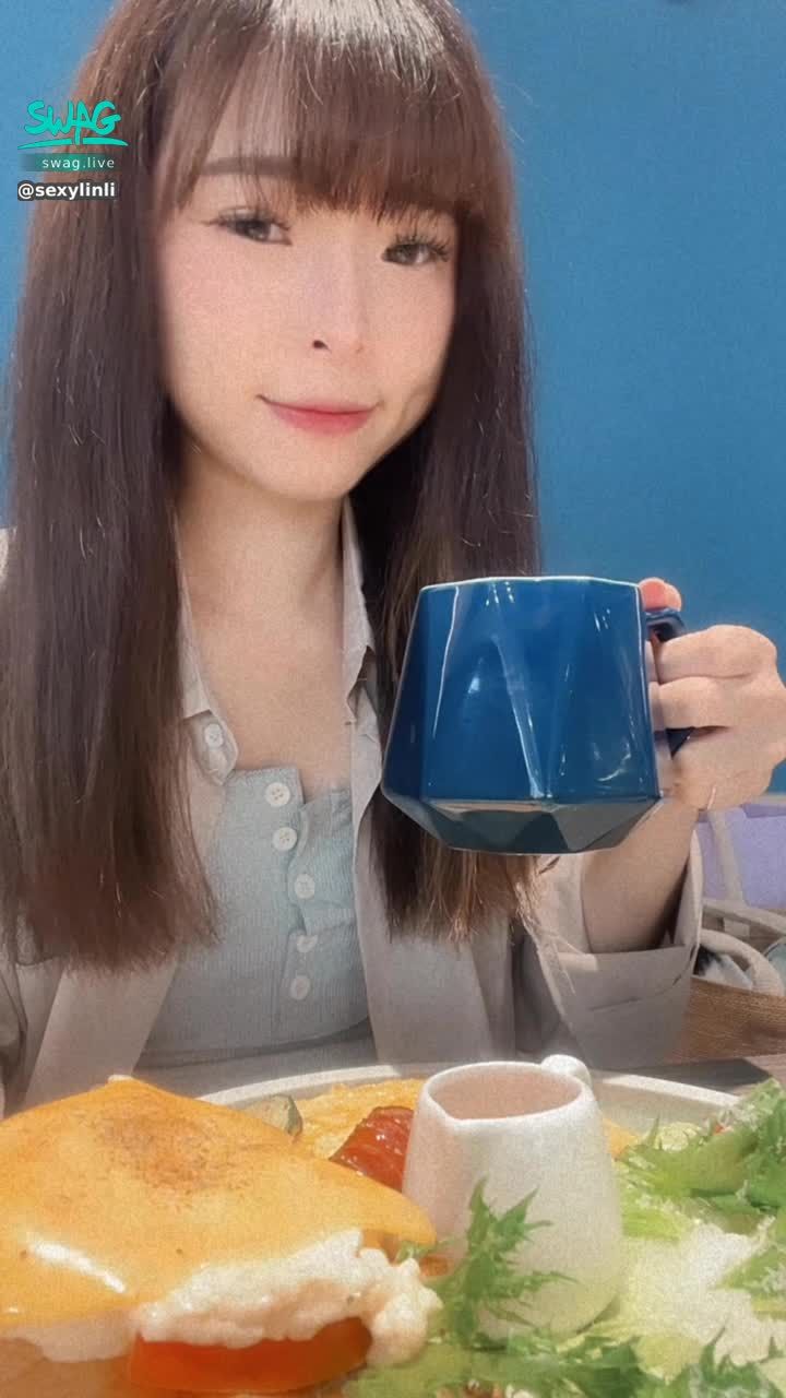 sexylinli : 🥵禹兒又沒有穿內衣跑去吃早午餐了